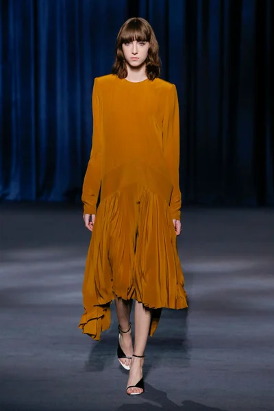 Look 28